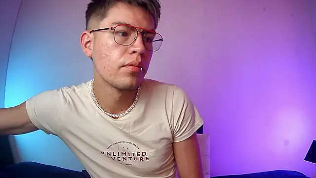 Snapshot of nicolatinboy chatting on March 2, 10:06 pm nicolatinboy online show from March 2, 10:06 pm