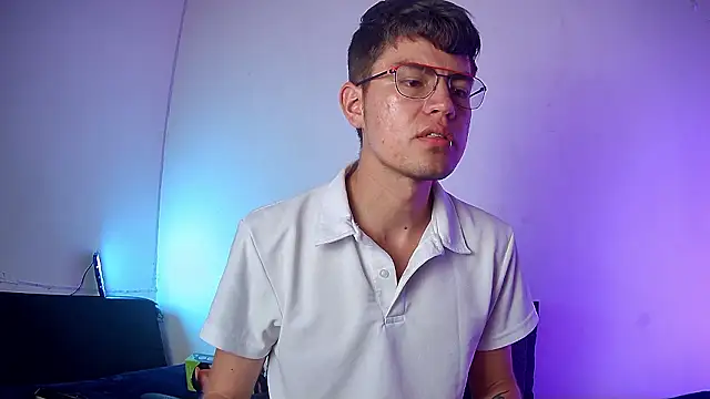 Snapshot of nicolatinboy chatting on February 23, 9:15 pm nicolatinboy online show from February 23, 9:15 pm