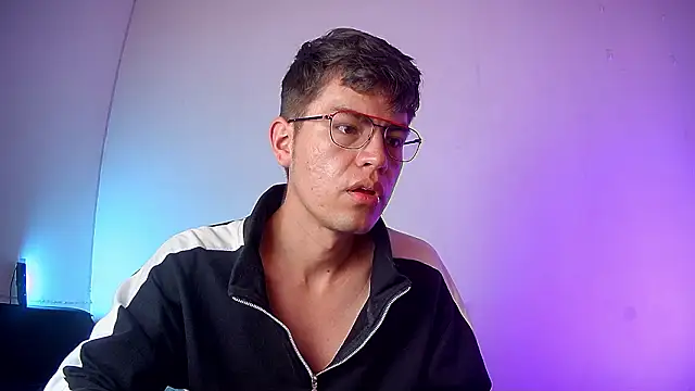 Snapshot of nicolatinboy chatting on February 21, 9:06 pm nicolatinboy online show from February 21, 9:06 pm