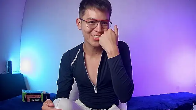 nicolatinboy online show from March 7, 9:20 pm