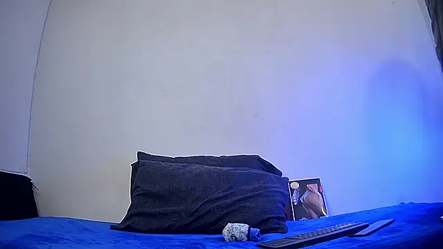 Snapshot of nicolatinboy chatting on February 10, 9:47 pm nicolatinboy online show from February 10, 9:47 pm