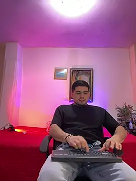 williamsmiiths16 online show from March 5, 12:02 pm