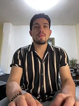 williamsmiiths16 online show from February 14, 4:34 am