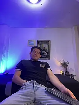 williamsmiiths16 online show from March 30, 12:06 pm