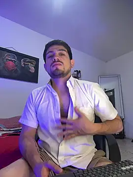 Snapshot of williamsmiiths16 chatting on July 12, 1:56 pm williamsmiiths16 online show from July 12, 1:56 pm