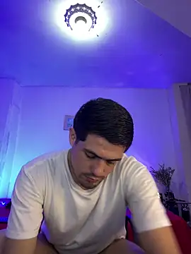 williamsmiiths16 online show from April 1, 2:46 am