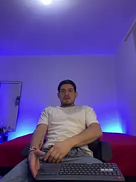 williamsmiiths16 online show from April 20, 10:07 am