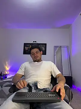 williamsmiiths16 online show from May 8, 12:47 am