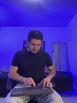 williamsmiiths16 online show from May 30, 11:49 am