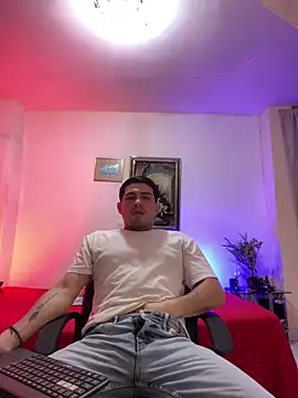 williamsmiiths16 online show from March 19, 11:21 am