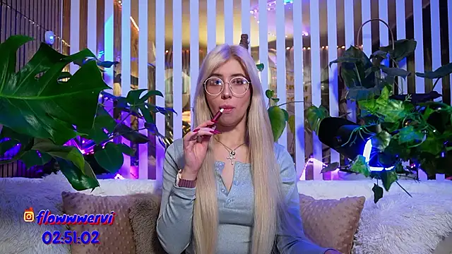 FlowweerGirl online show from February 9, 8:18 pm