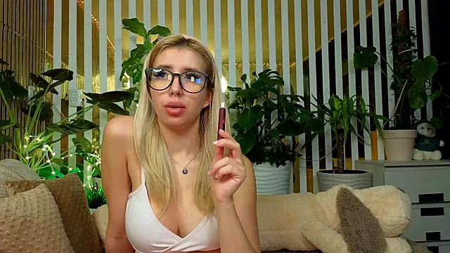 FlowweerGirl online show from December 5, 12:43 am