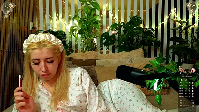 FlowweerGirl online show from December 21, 11:16 pm