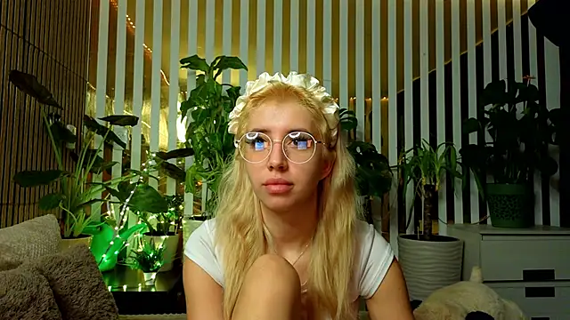 FlowweerGirl online show from December 13, 10:27 pm