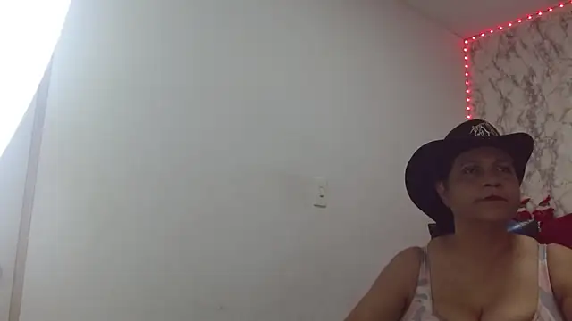 Danna LaNegra online show from December 16, 2:10 pm