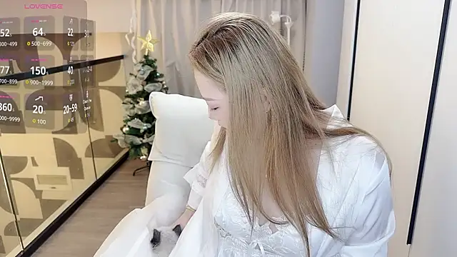 Star-XinX online show from February 25, 2:50 pm