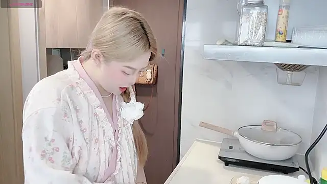 Star-XinX online show from March 3, 7:59 am