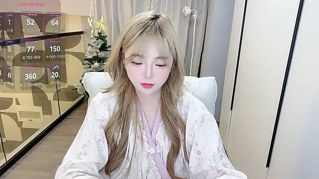 Star-XinX online show from March 8, 10:40 am