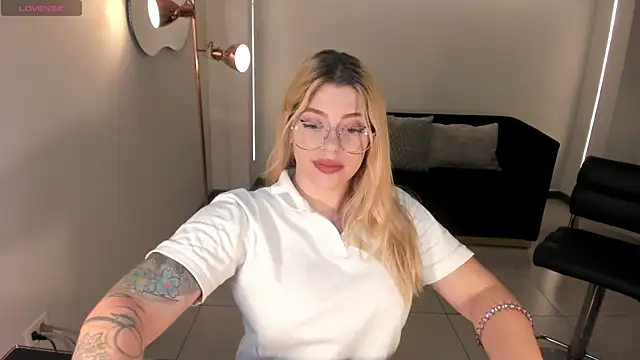 Snapshot of MadisonKane chatting on November 30, 11:55 am MadisonKane online show from November 30, 11:55 am