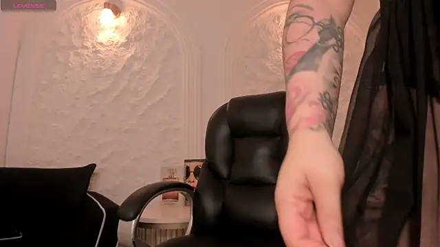 MadisonKane online show from April 5, 11:17 am