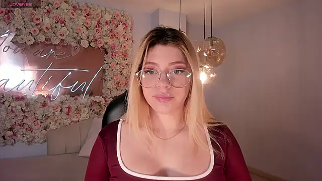 MadisonKane online show from May 7, 11:13 am