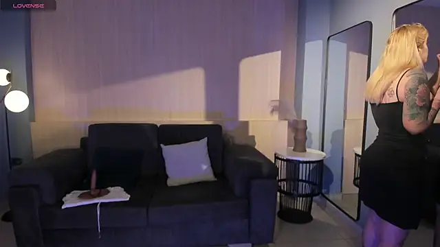 Snapshot of MadisonKane chatting on June 10, 11:22 am MadisonKane online show from June 10, 11:22 am