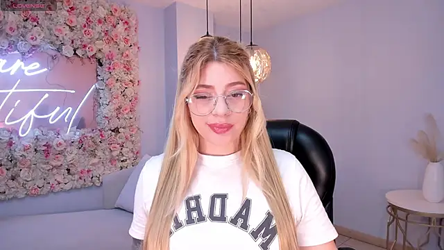 MadisonKane online show from March 12, 11:14 am