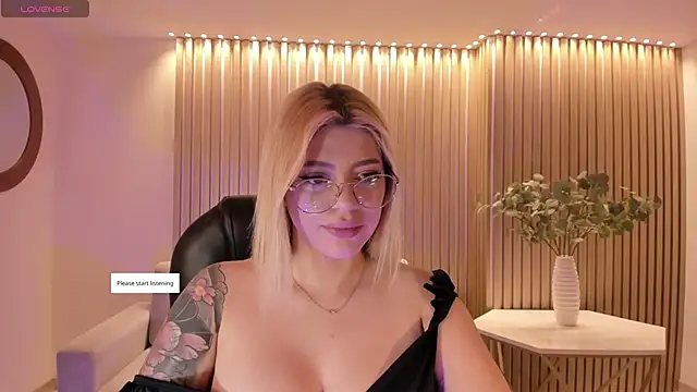Snapshot of MadisonKane chatting on June 15, 11:10 am MadisonKane online show from June 15, 11:10 am
