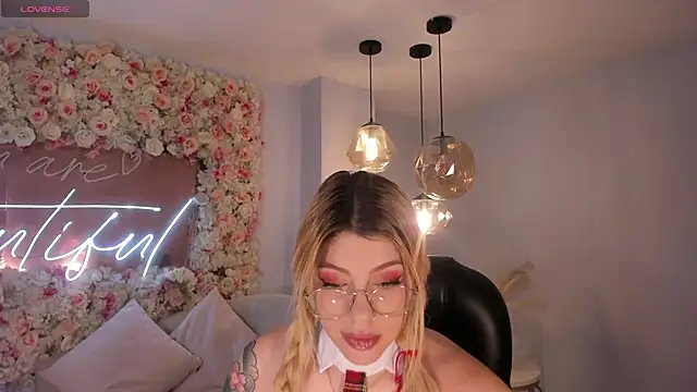 MadisonKane online show from May 4, 11:24 am