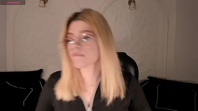 MadisonKane online show from April 4, 11:06 am