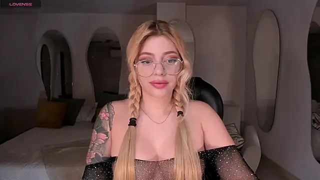 MadisonKane online show from March 21, 11:25 am