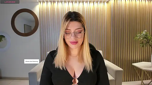 MadisonKane online show from May 2, 11:15 am