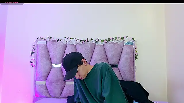 iris and damian online show from March 10, 5:17 pm