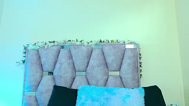 iris and damian online show from February 1, 4:16 pm