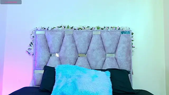 iris and damian online show from April 1, 5:21 pm