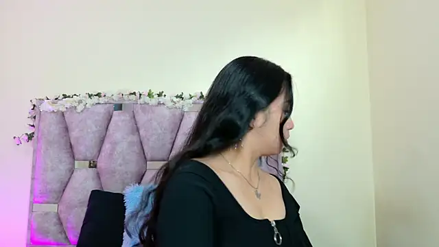 iris and damian online show from February 20, 5:26 pm