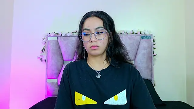 iris and damian online show from April 19, 6:10 pm