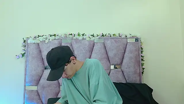 iris and damian online show from February 13, 5:24 pm