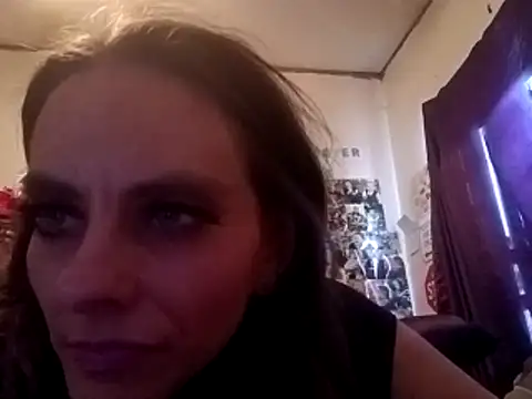 Snapshot of snowbird1117 chatting on December 21, 10:43 pm snowbird1117 online show from December 21, 10:43 pm