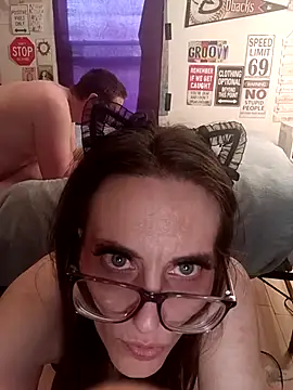 snowbird1117 online show from April 4, 1:12 am