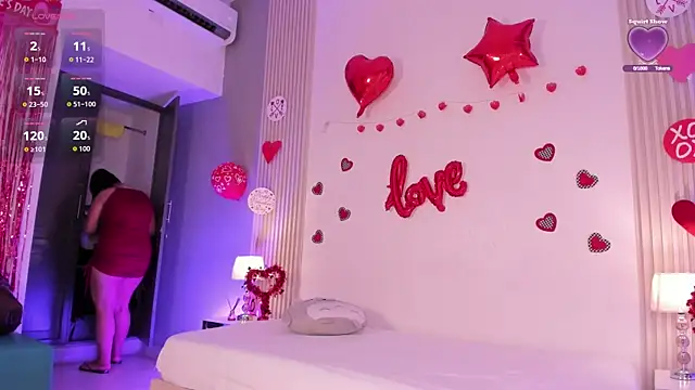 Snapshot of CloeMoon chatting on February 8, 4:54 am CloeMoon online show from February 8, 4:54 am