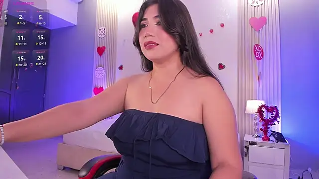 Snapshot of CloeMoon chatting on February 18, 3:48 am CloeMoon online show from February 18, 3:48 am