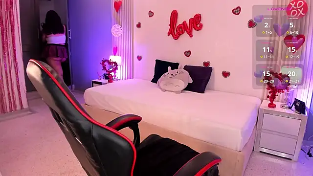 Snapshot of CloeMoon chatting on February 14, 4:02 am CloeMoon online show from February 14, 4:02 am