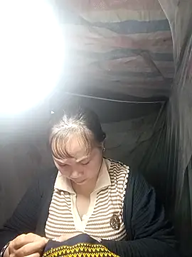 ava-dellght online show from December 18, 1:00 am