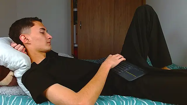 wal jones online show from December 17, 3:22 am