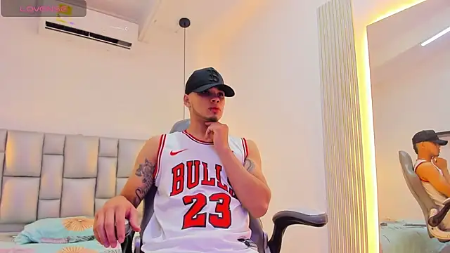 Snapshot of AresReed chatting on December 15, 3:23 am AresReed online show from December 15, 3:23 am