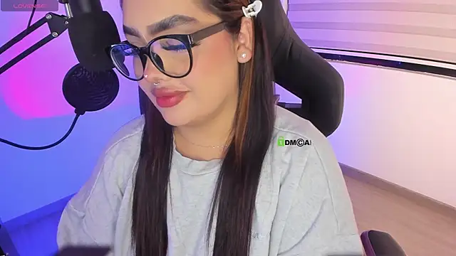 Snapshot of asheryn chatting on February 21, 2:13 am asheryn online show from February 21, 2:13 am