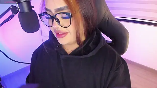 Snapshot of asheryn chatting on February 3, 2:53 am asheryn online show from February 3, 2:53 am