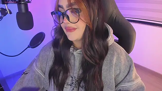 Snapshot of asheryn chatting on February 4, 1:22 am asheryn online show from February 4, 1:22 am