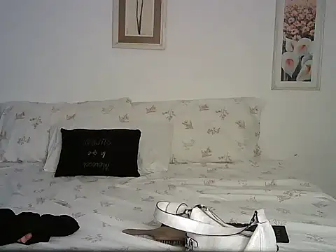 Snapshot of katerinepol chatting on December 15, 2:50 am katerinepol online show from December 15, 2:50 am